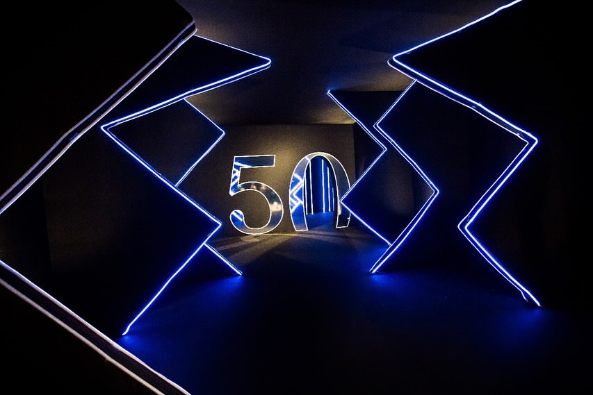 Túnel de LED sob medida